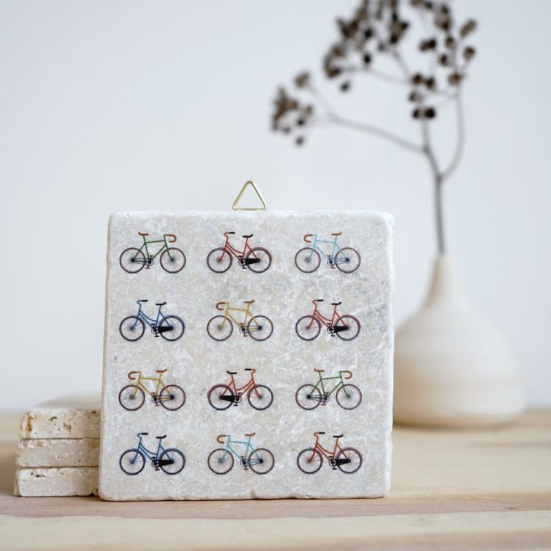 Steinfliese Fahrräder bunt