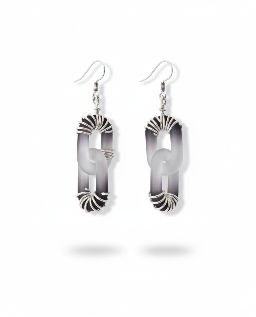 i_AM Anna schwarz weiße Kettenohrringe