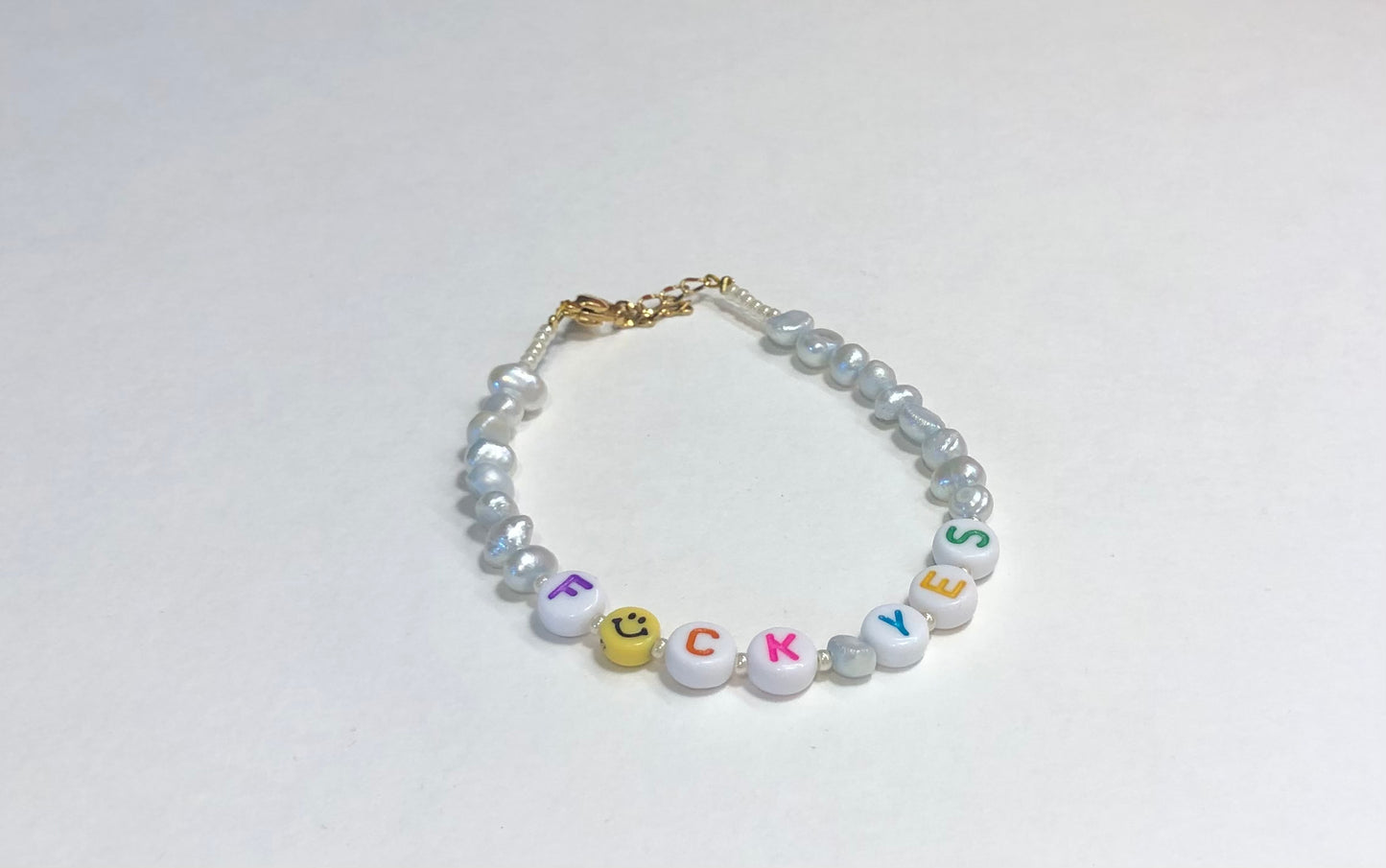 Optipearl Süßwasserperlenarmband "F*ck yes"