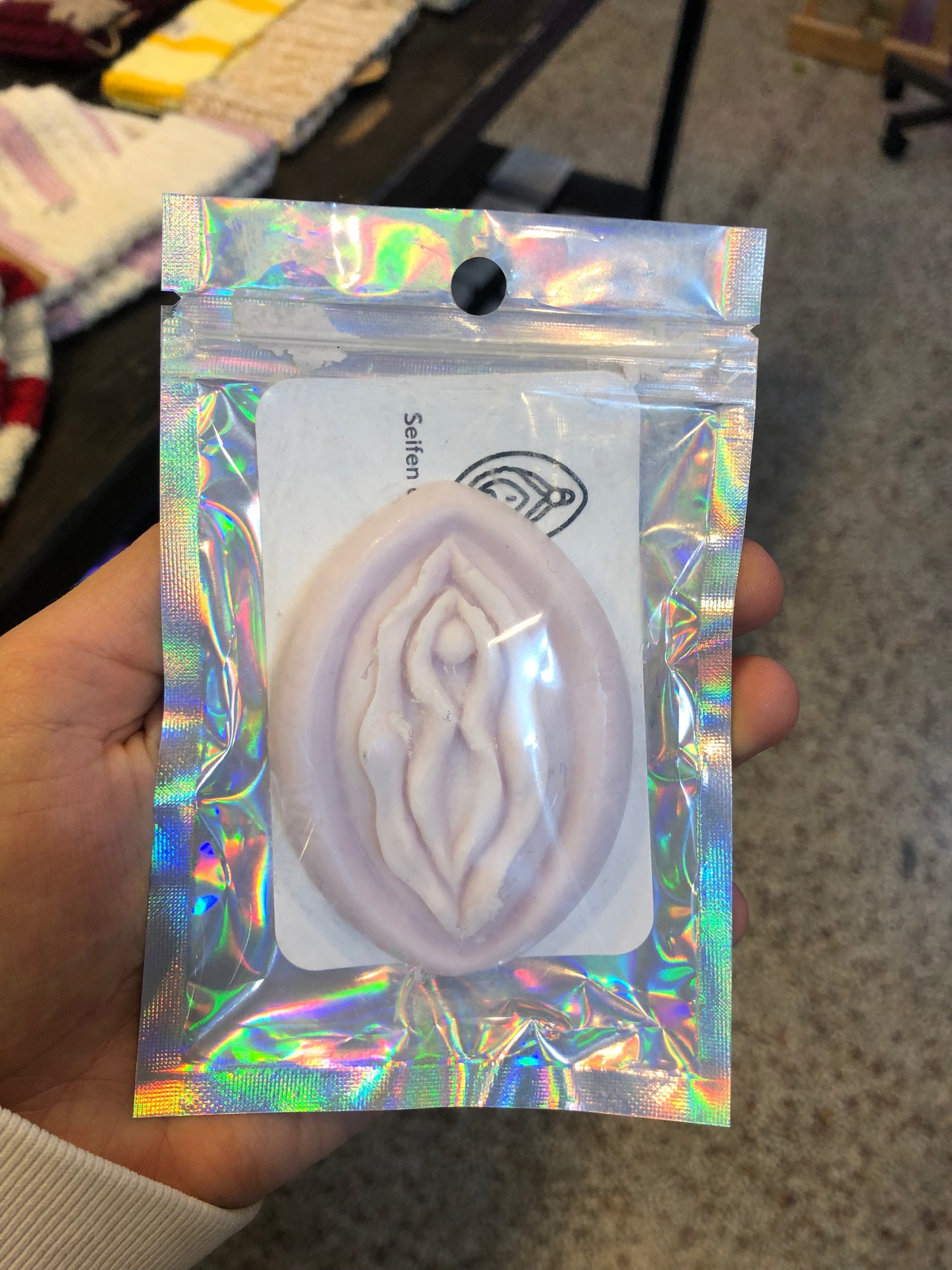 Vulvaseife klein Nils Mariah Rainbow