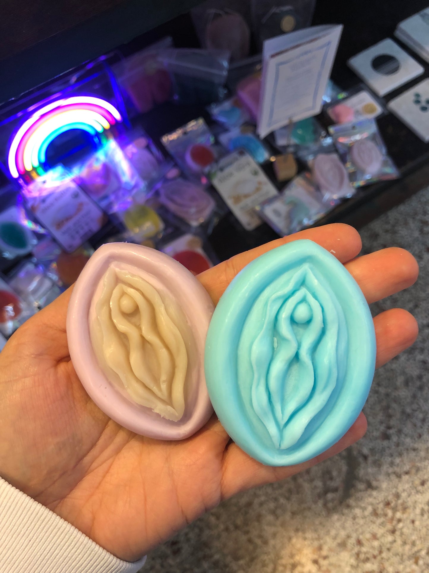 Vulvaseife klein Nils Mariah Rainbow