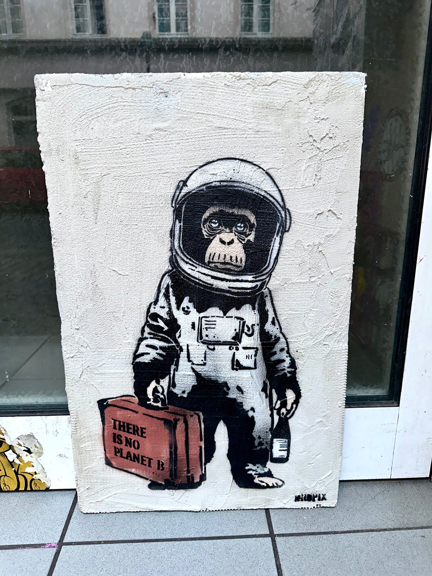 Monkey Escape Street Art DROPIX