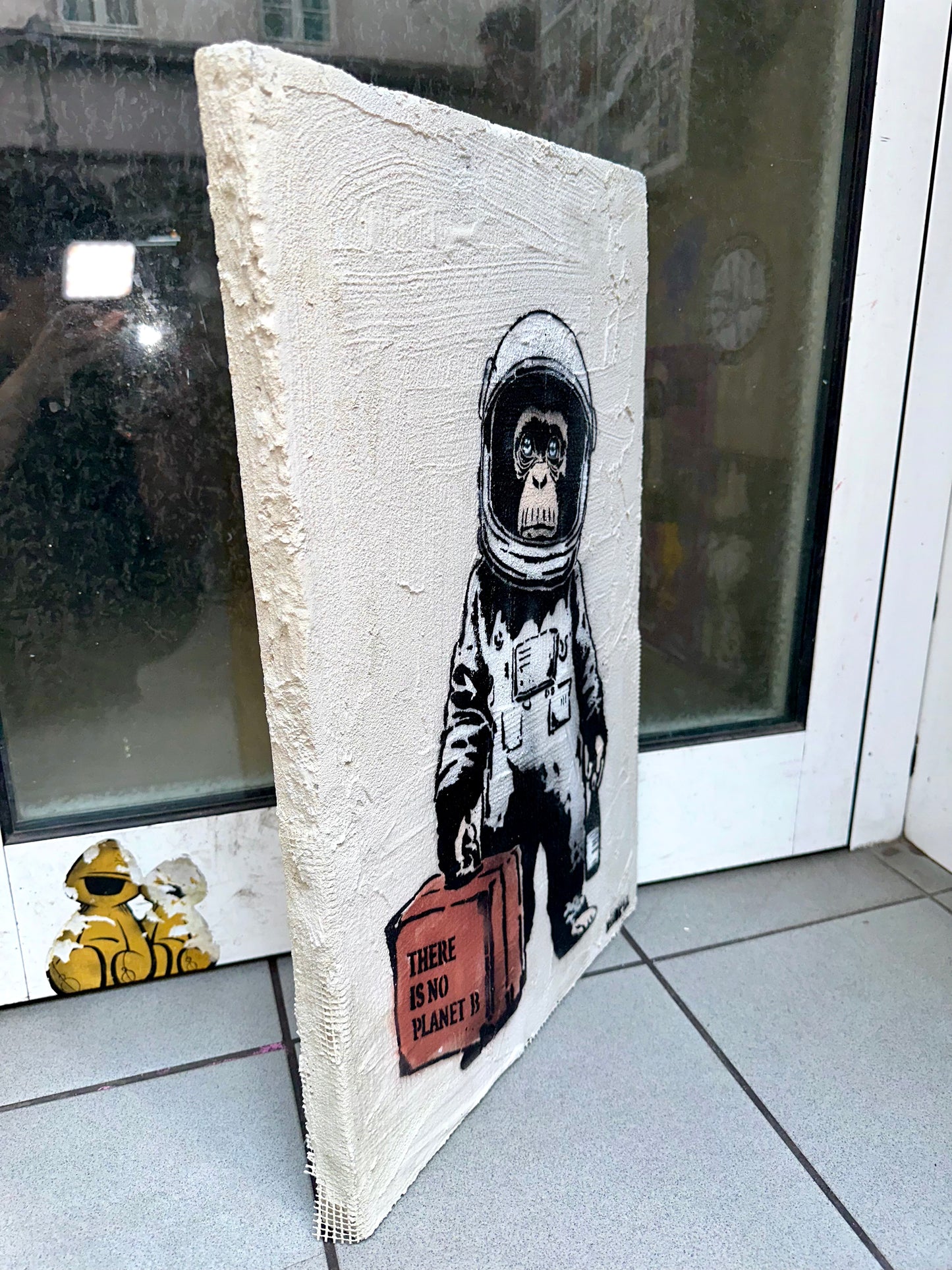 Monkey Escape Street Art DROPIX