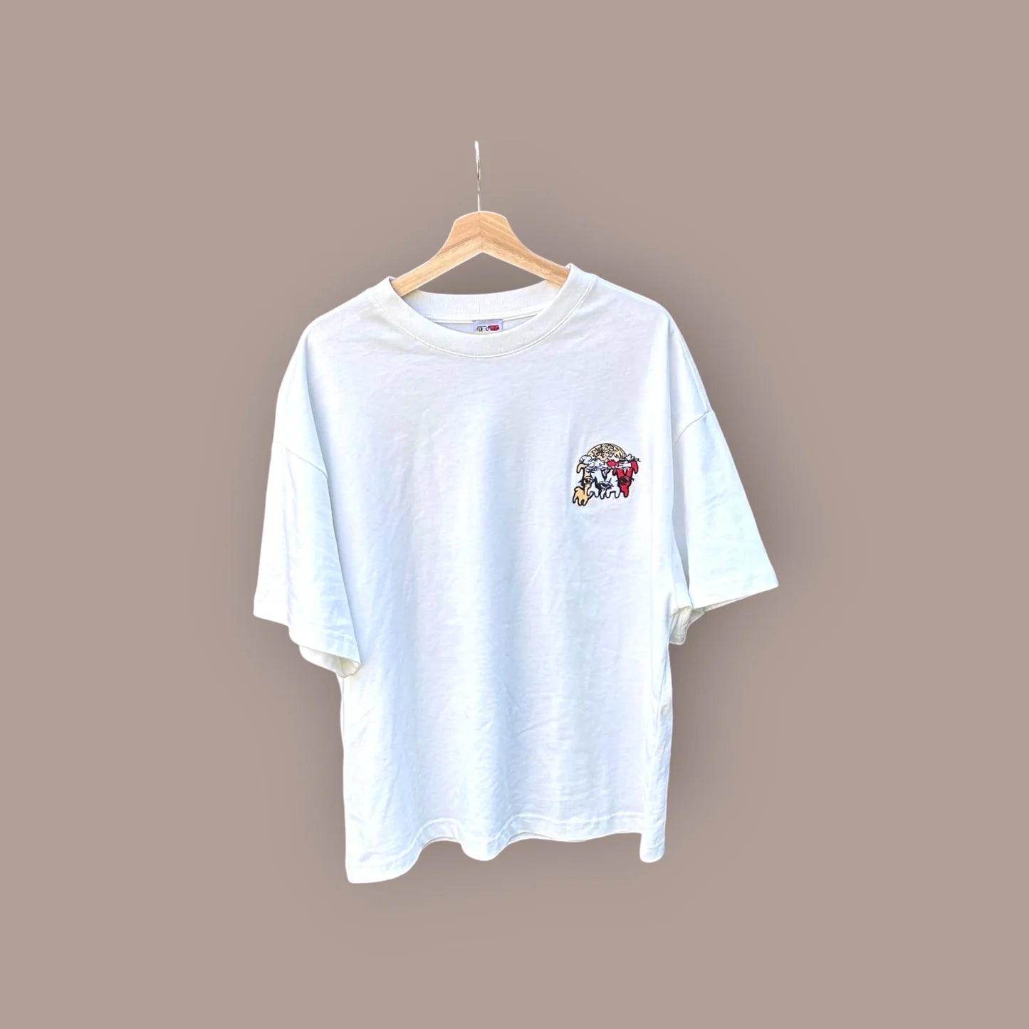 Curious Serenade Geranos Gallery Curiosities T-Shirt weiß Frosch